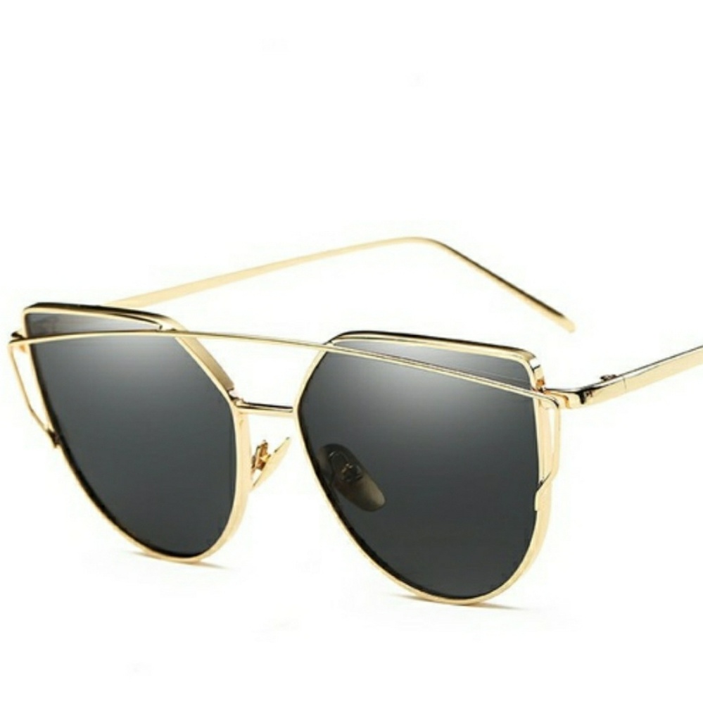 Cat eye sunglasses